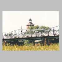 111-1041 Lange Bruecke und der Turm der Wehlauer Kirche. Zwei Wahrzeichen der Stadt.jpg